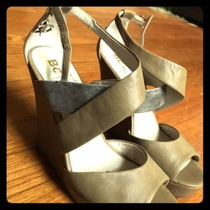 BCBG Tan & Gold wedge leather sandals size 7